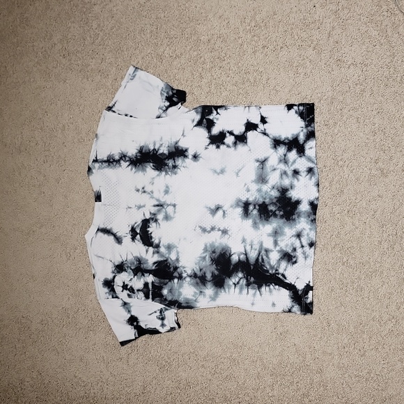 lululemon Train to Be Short Sleeve *Shibori size XS EUC - Picture 4 of 5